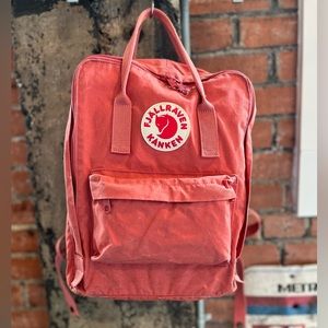 Fjall Raven Kanken Mini Backpack